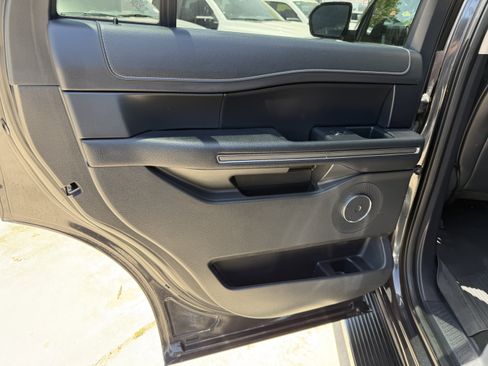 Certified 2023 Ford Expedition XLT RWD image 12