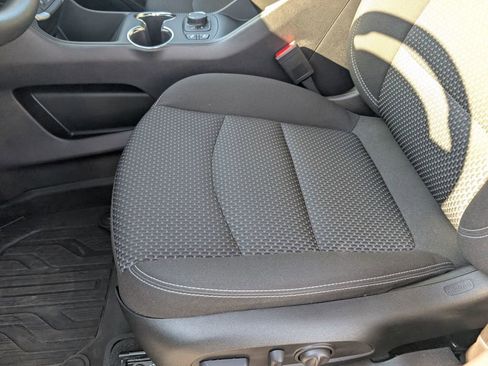 Used 2024 GMC Terrain SLE w/ Driver Convenience Package image 23