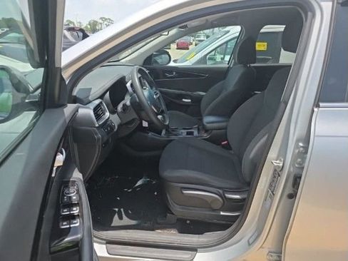 Used 2020 Kia Sorento LX FWD image 5