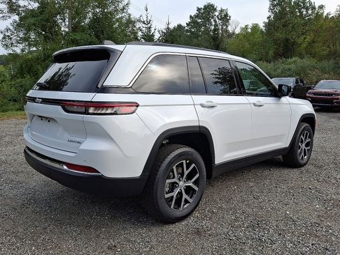 New 2025 Jeep Grand Cherokee Limited w/ Luxury Tech Group II image 4