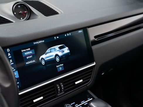 Used 2020 Porsche Cayenne image 25