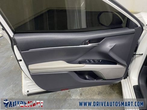 Used 2020 Toyota Camry SE image 9