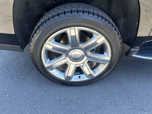 Used 2020 Cadillac Escalade ESV Luxury RWD image 7