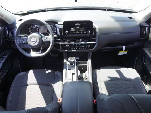 New 2025 Nissan Pathfinder SV image 12