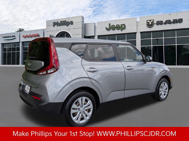 Used 2022 Kia Soul LX FWD image 3