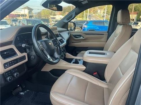 Used 2024 Chevrolet Suburban Premier AWD/4WD image 6