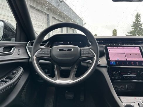 New 2025 Jeep Grand Cherokee Limited w/ Black Appearance Package image 13