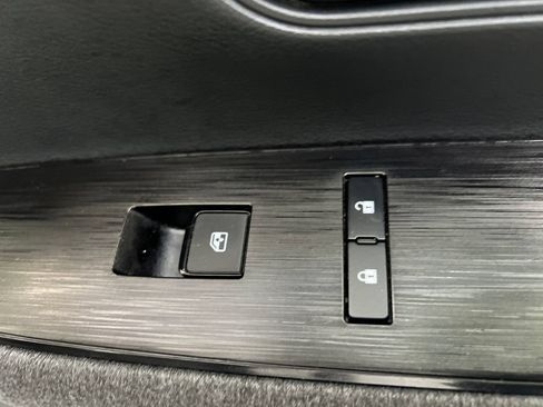 Used 2025 Nissan Kicks SV AWD/4WD image 31