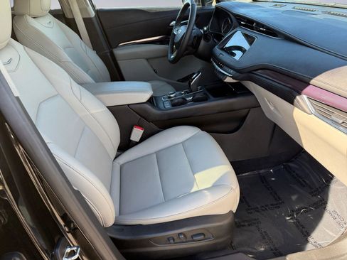 Used 2022 Cadillac XT4 Luxury w/ Cold Weather Package image 19