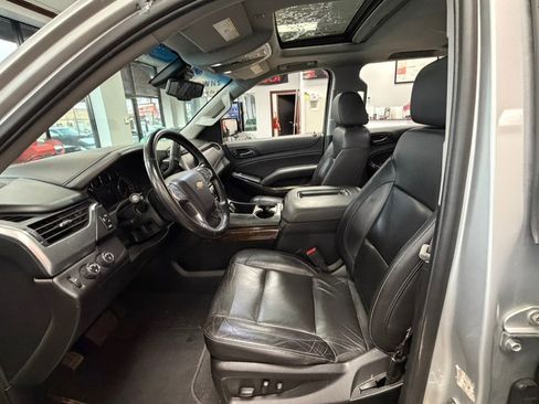 Used 2020 Chevrolet Suburban LT image 25