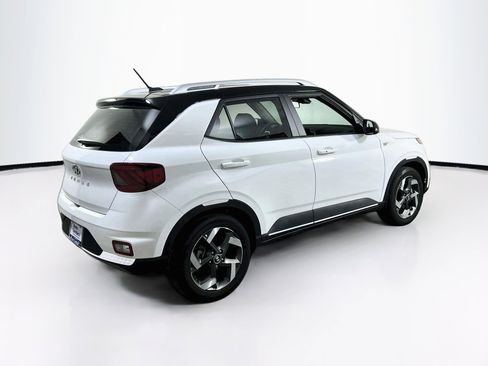 Used 2023 Hyundai Venue Limited FWD image 5