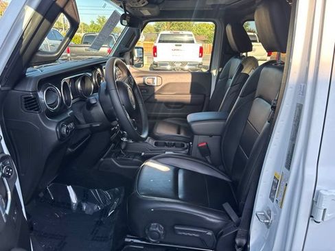 Used 2021 Jeep Wrangler Unlimited Sahara AWD/4WD image 12