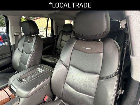 Used 2020 Cadillac Escalade Luxury image 2