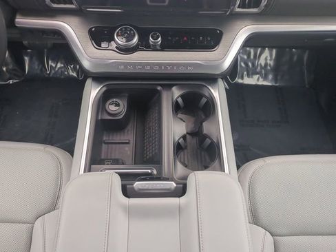 Used 2025 Ford Expedition Platinum AWD/4WD image 20