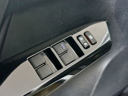 Certified 2018 Toyota RAV4 SE w/ Power Extra Value Package image 18