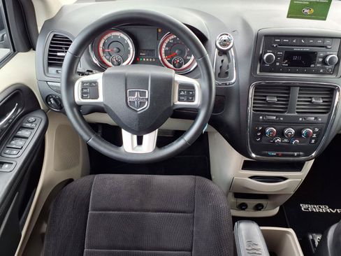 Used 2013 Dodge Grand Caravan SE FWD image 4