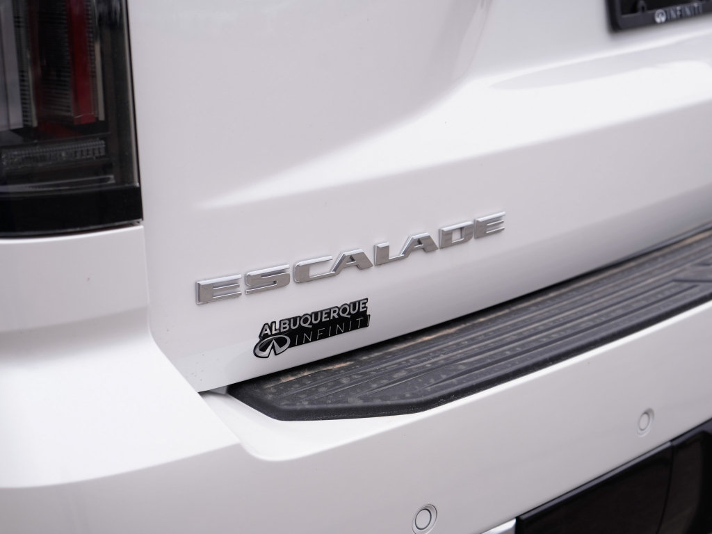 Used 2025 Cadillac Escalade ESV Premium Luxury w/ LPO, Floor Liner Package AWD/4WD image 9