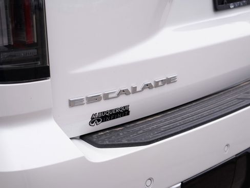 Used 2025 Cadillac Escalade ESV Premium Luxury w/ LPO, Floor Liner Package AWD/4WD image 9