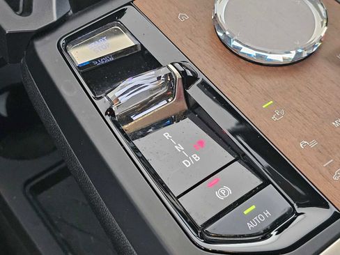 Used 2023 BMW iX xDrive50 w/ Ultimate Package image 32