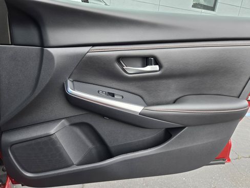 Used 2025 Nissan Sentra SR FWD image 33