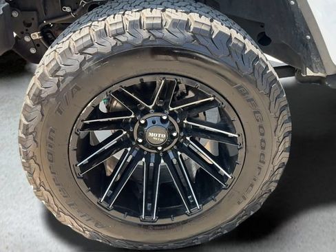 Used 2022 Jeep Gladiator Mojave w/ Cold Weather Group AWD/4WD image 9