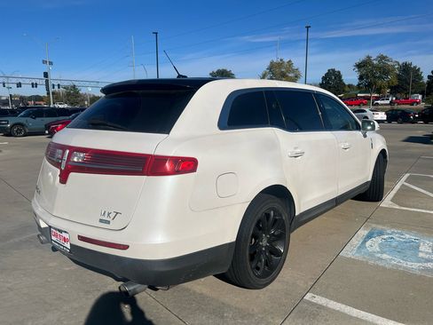 Used 2010 Lincoln MKT AWD image 6