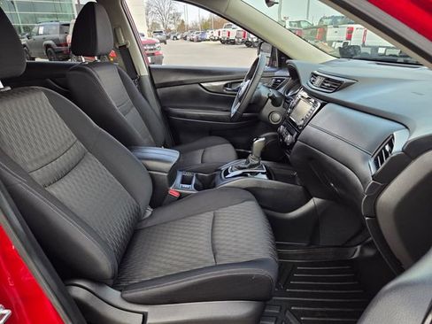 Used 2017 Nissan Rogue SV w/ SV Premium Package image 14