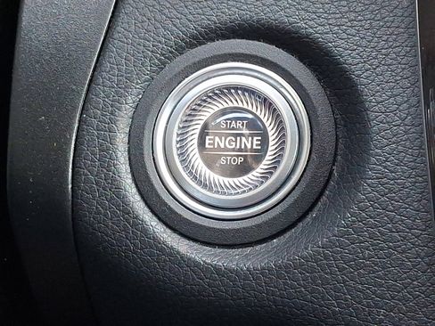 Used 2021 Mercedes-Benz GLC 300 4MATIC SUV image 23