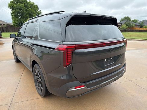 Used 2025 Kia Carnival SX Prestige FWD image 3