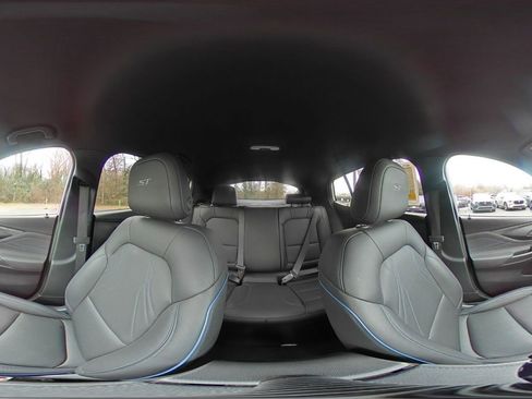 Used 2025 Buick Envista Sport Touring image 40