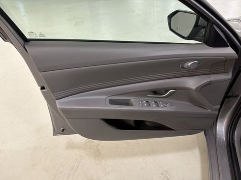 Used 2024 Hyundai Elantra SEL w/ Convenience Package FWD image 17