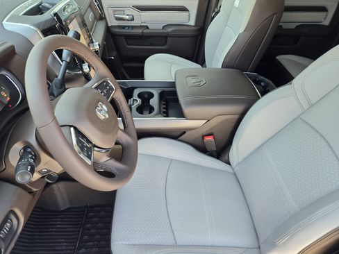 New 2026 RAM 2500 Laramie AWD/4WD image 12