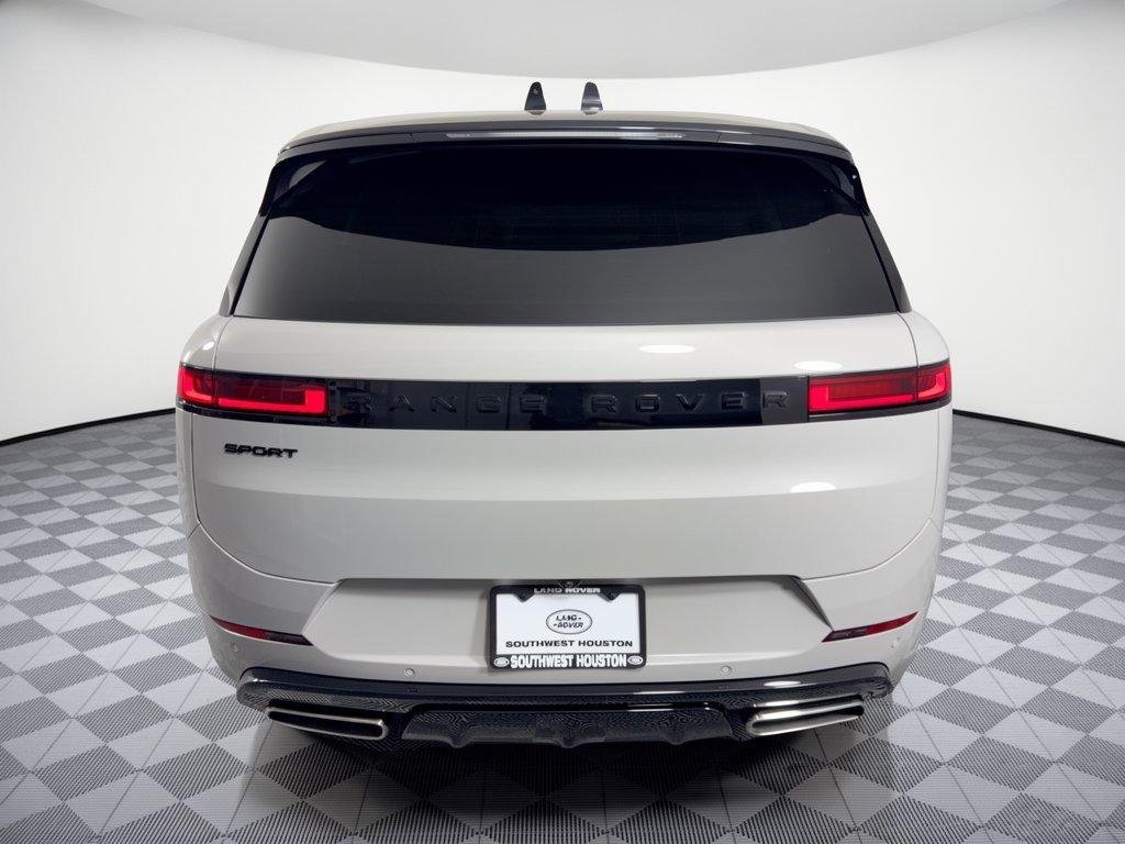 New 2027 Land Rover Range Rover Sport Dynamic SE AWD/4WD image 11