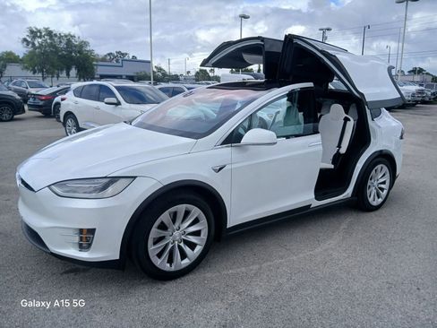 Used 2018 Tesla Model X 100D AWD/4WD image 3