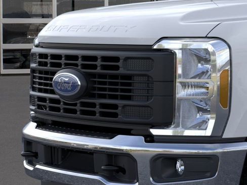 New 2026 Ford F350 XL w/ XL Chrome Package image 17