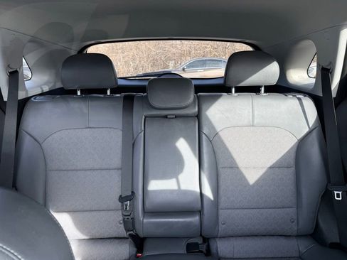 Used 2018 Kia Niro EX image 38