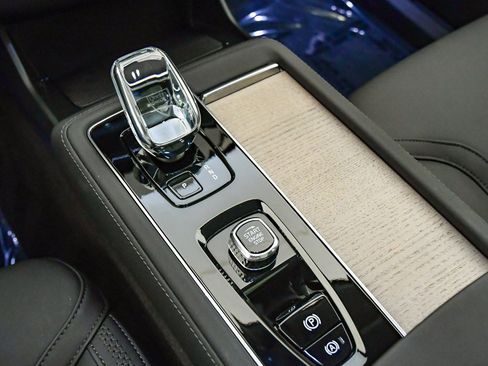 Certified 2025 Volvo XC90 B6 Plus w/ Protection Package Premier image 28