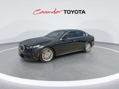 Used 2024 BMW 530i xDrive w/ Premium Package AWD/4WD image 4