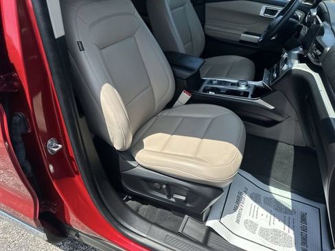 Used 2022 Ford Explorer XLT w/ Equipment Group 202A AWD/4WD image 27