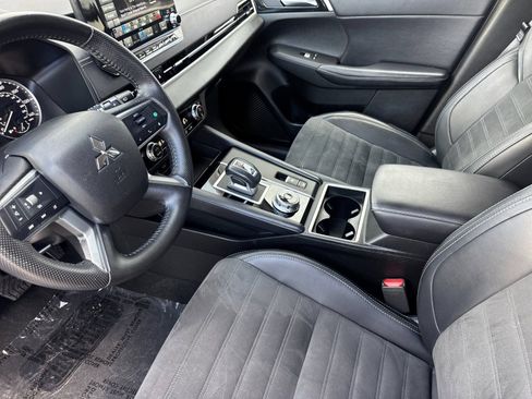 Used 2024 Mitsubishi Outlander SE FWD image 9