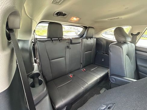 Used 2025 Toyota Highlander XLE AWD/4WD image 31