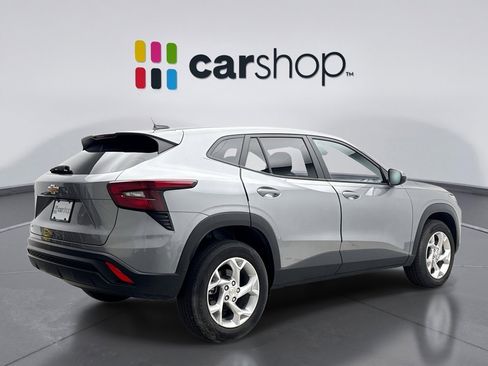 Used 2025 Chevrolet Trax LS w/ LS Convenience Package FWD image 5