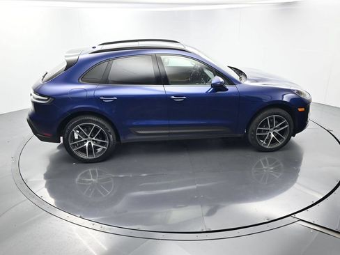 Certified 2025 Porsche Macan AWD/4WD image 41