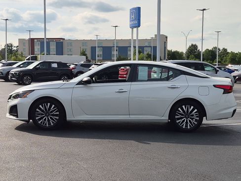 Used 2024 Nissan Altima 2.5 SV FWD image 6