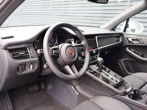 New 2026 Porsche Macan GTS AWD/4WD image 4