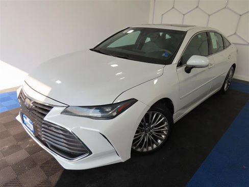 Used 2019 Toyota Avalon Limited w/ Advanced Safety Package FWD image 4