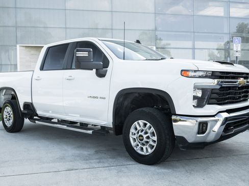 Used 2025 Chevrolet Silverado 2500 LT w/ Convenience Package image 2