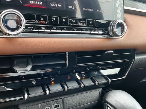 Used 2024 GMC Canyon AT4 image 15