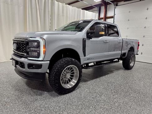 Used 2023 Ford F250 XLT w/ XLT Premium Package AWD/4WD image 2