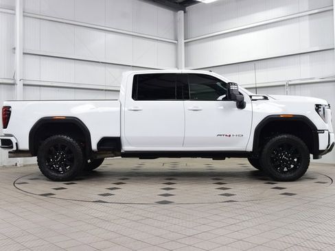 Used 2024 GMC Sierra 2500 AT4 w/ AT4 Premium Plus Package image 8